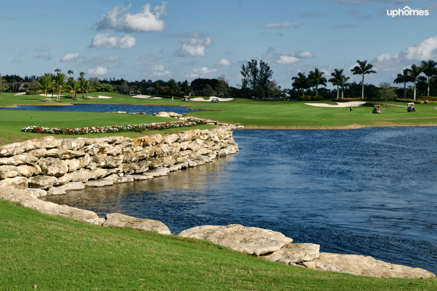 Fort Myers golf course in one of the best neighborhoods in Florida